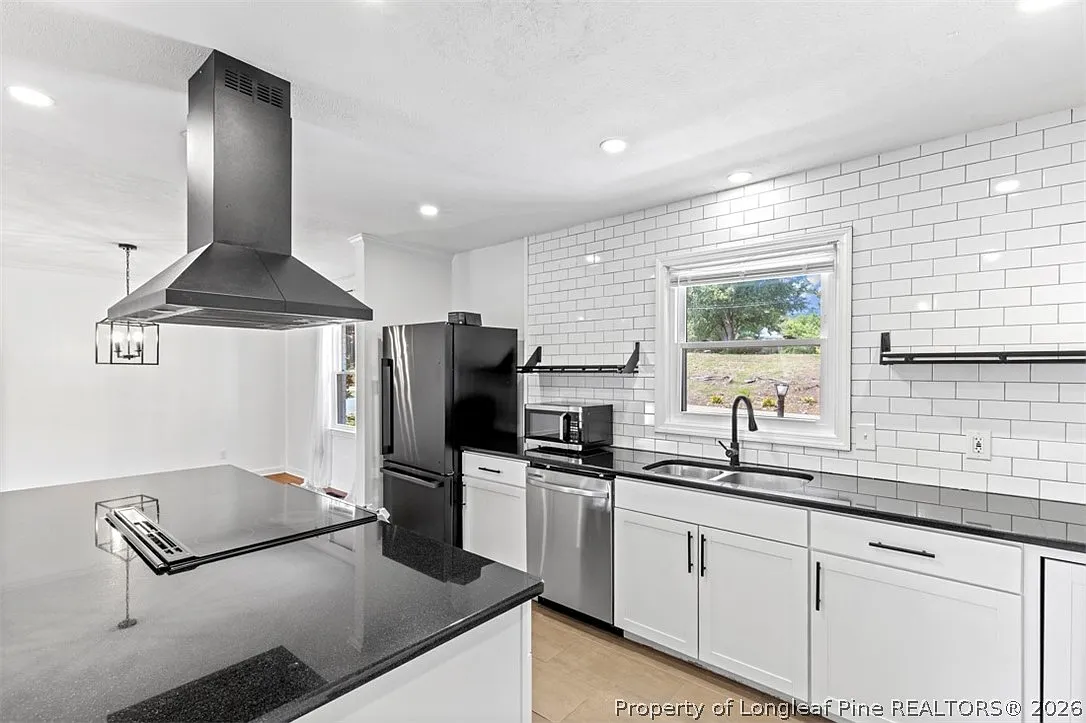 4 bed, 3.0 bath, 2293 sqft, $2,200 — Photo 3