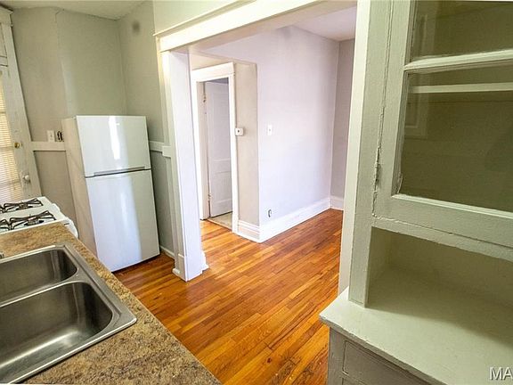 5th image of 2852 Shenandoah Ave #1W