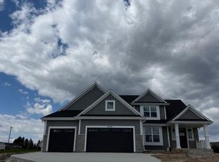 W259N5936 Amberwood Ct, Lisbon, WI 53089