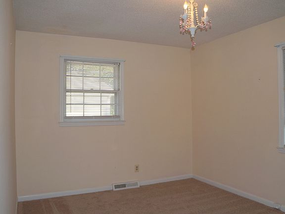 4th image of 2073 Montclair Dr