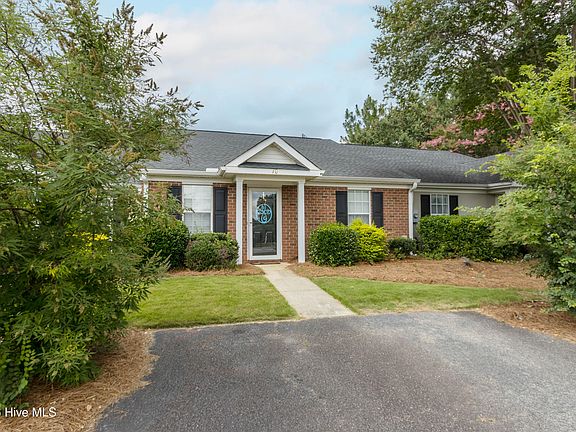 3rd image of 10 Charlestowne Drive