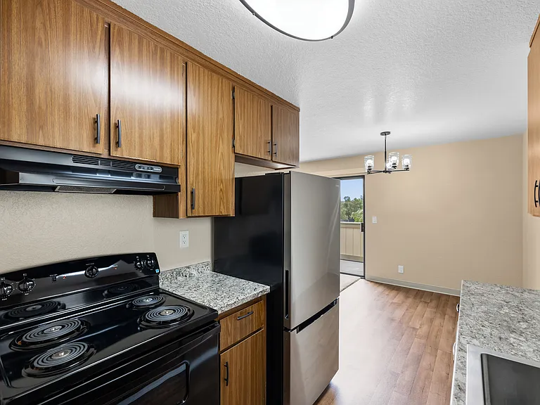 The Peppertree Apartments — Photo 33