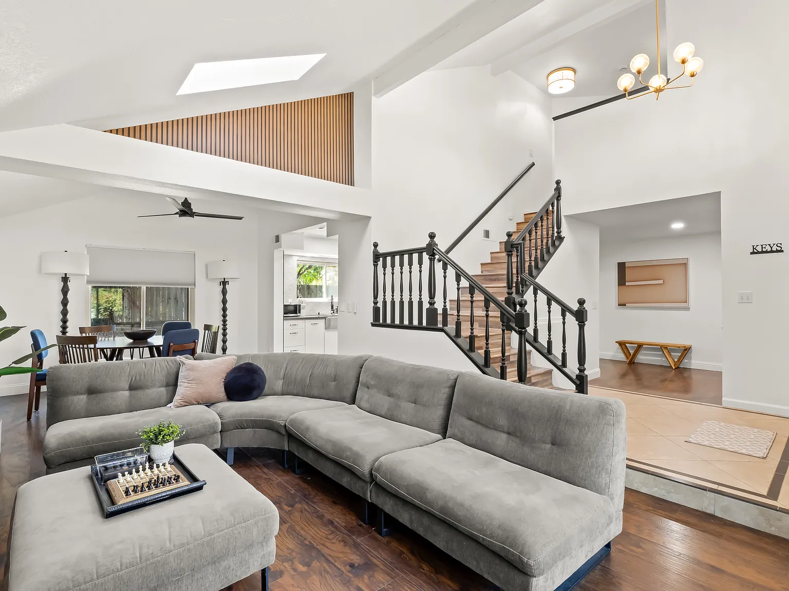 5 bed, 2.5 bath, 2019 sqft, $5,950 — Photo 3