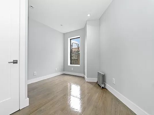 4th image of 231 E 117th St APT 4F