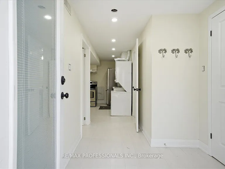 9611 Keele St #D — Photo 2