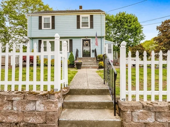 82 Pine Hill Rd, Dedham, MA 02026
