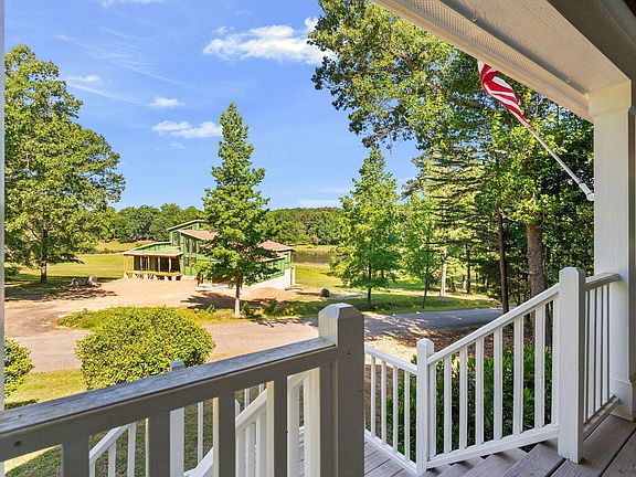 3rd image of 180 Normandy Rd
