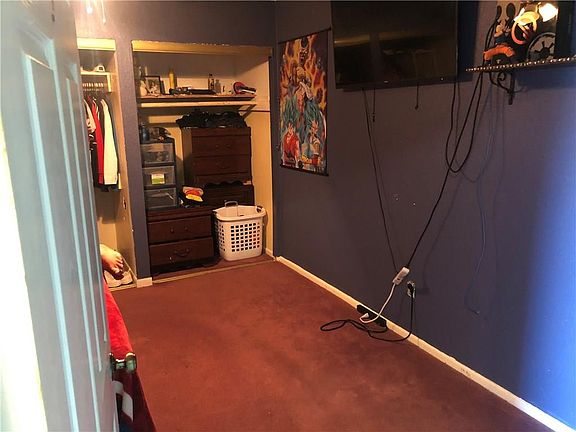 4th image of 2405 Larchmont Dr