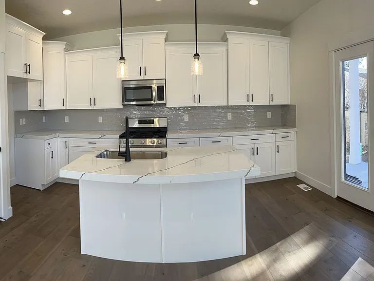 682 E Benbrook Ln — Photo 22