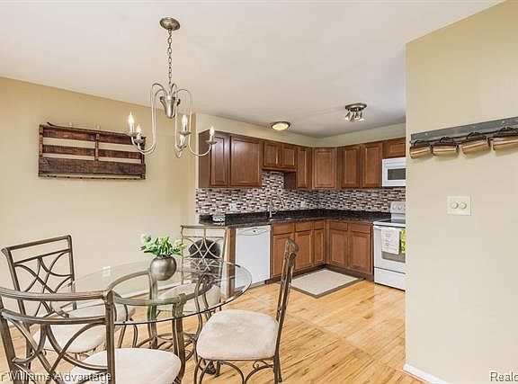 5th image of 32718 Grand River Ave #29