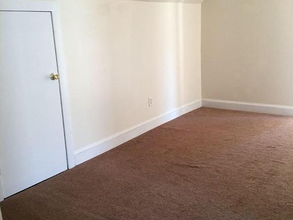 3rd image of 12 Beekman Ave #2