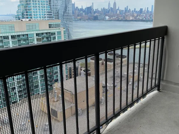 45 River Dr South image 8 of 16