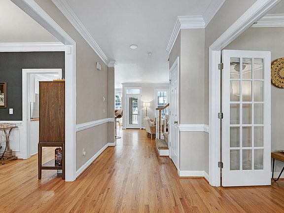 4th image of 2711 Ashland Dr