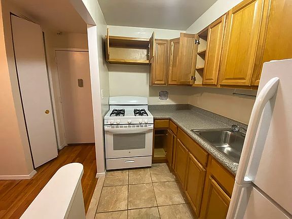3rd image of 36 Hamilton Ave #3Z