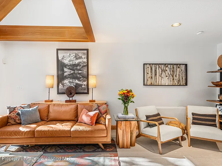 326 W Hopkins Ave — Photo 8