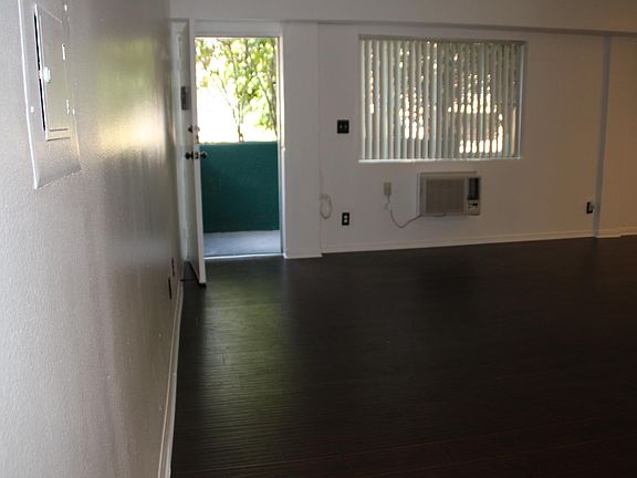 3rd image of 1422 N Martel Ave APT 1