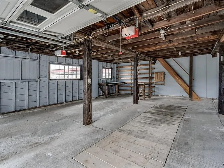822 Lawrence St — Photo 43
