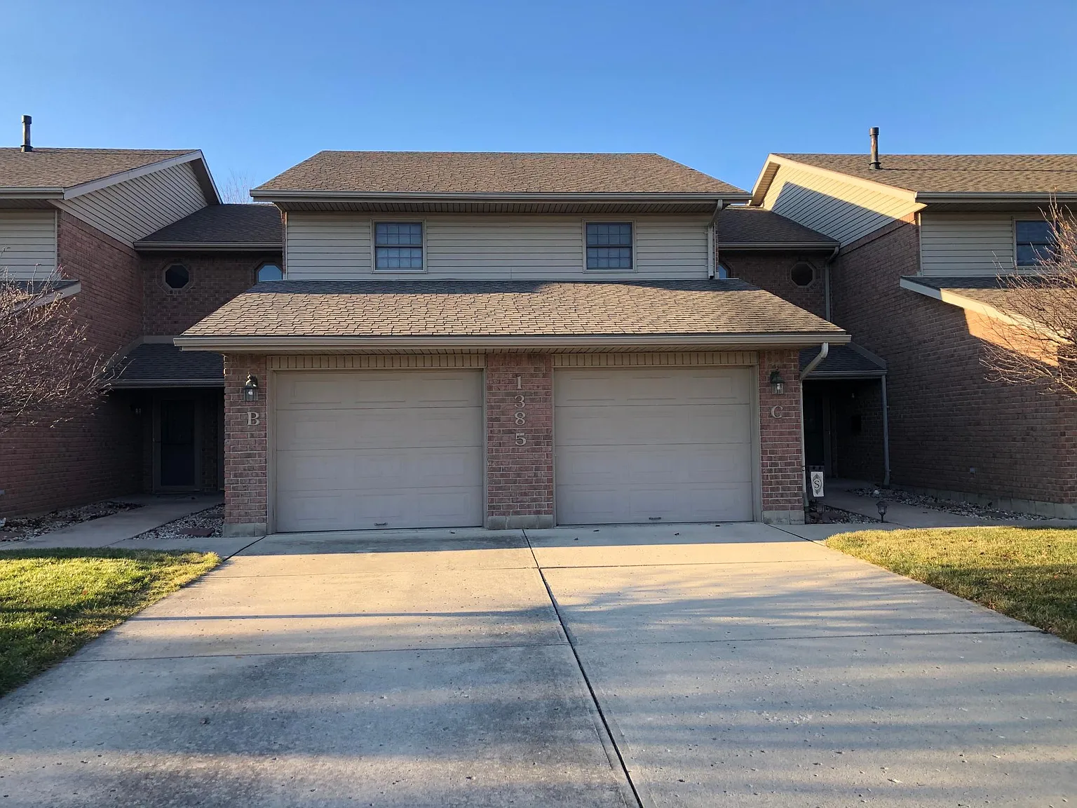 2 bed, 2.5 bath, 1350 sqft, $1,400 — Photo 2