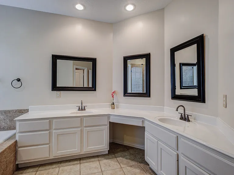2816 Lakehollow Ln — Photo 26