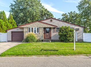 182 Central Ave, Deer Park, NY 11729
