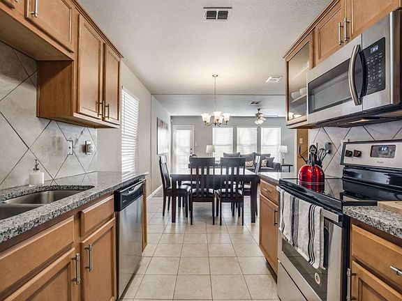 4th image of 2334 Kingsway Dr