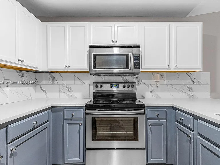 2412 Millie Ave S #2412 — Photo 6
