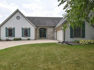 N57W24759 Nighthawk Ct, Sussex, WI 53089