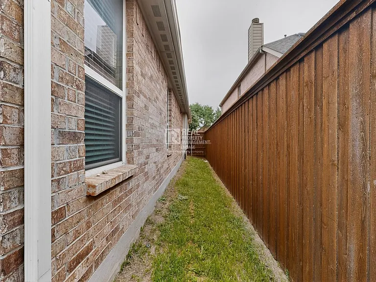 963 Cougar Dr — Photo 49