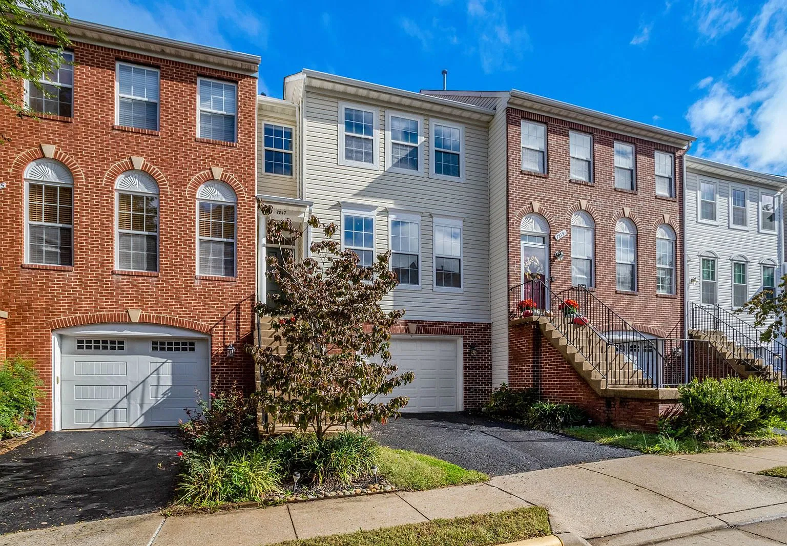 3 bed, 2.5 bath, 1574 sqft, $3,350 — Photo 4