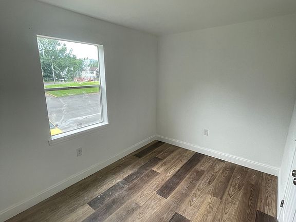 4th image of 200 Colonial Hts #A1