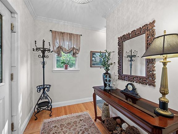 4th image of 1170 Kirkham Ave