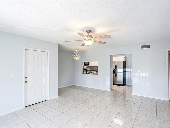 4th image of 952 Courtyard Ln Unit 21