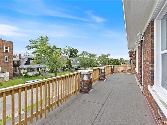 3rd image of 2296 W Buena Vista St #1W