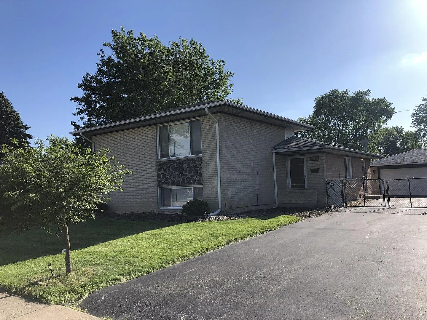 16440 Laura Ln photo 1