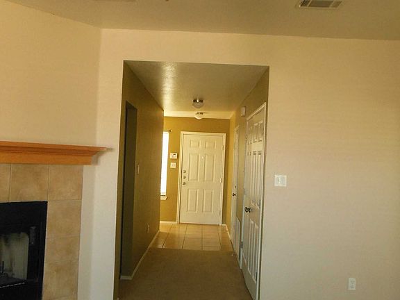 4th image of 3901 Foxglove Ln