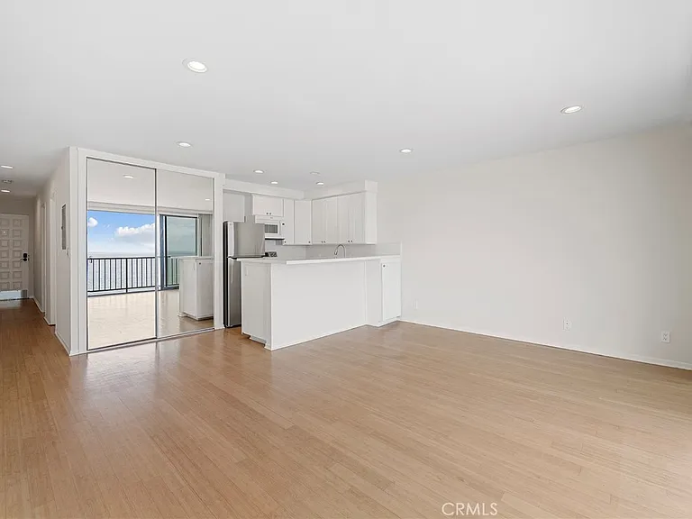 721 Esplanade #403 — Photo 11