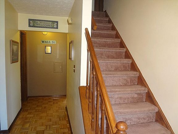 3rd image of 9445 Champton Dr