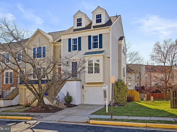 45553 Whitcomb Sq, Sterling, VA 20166