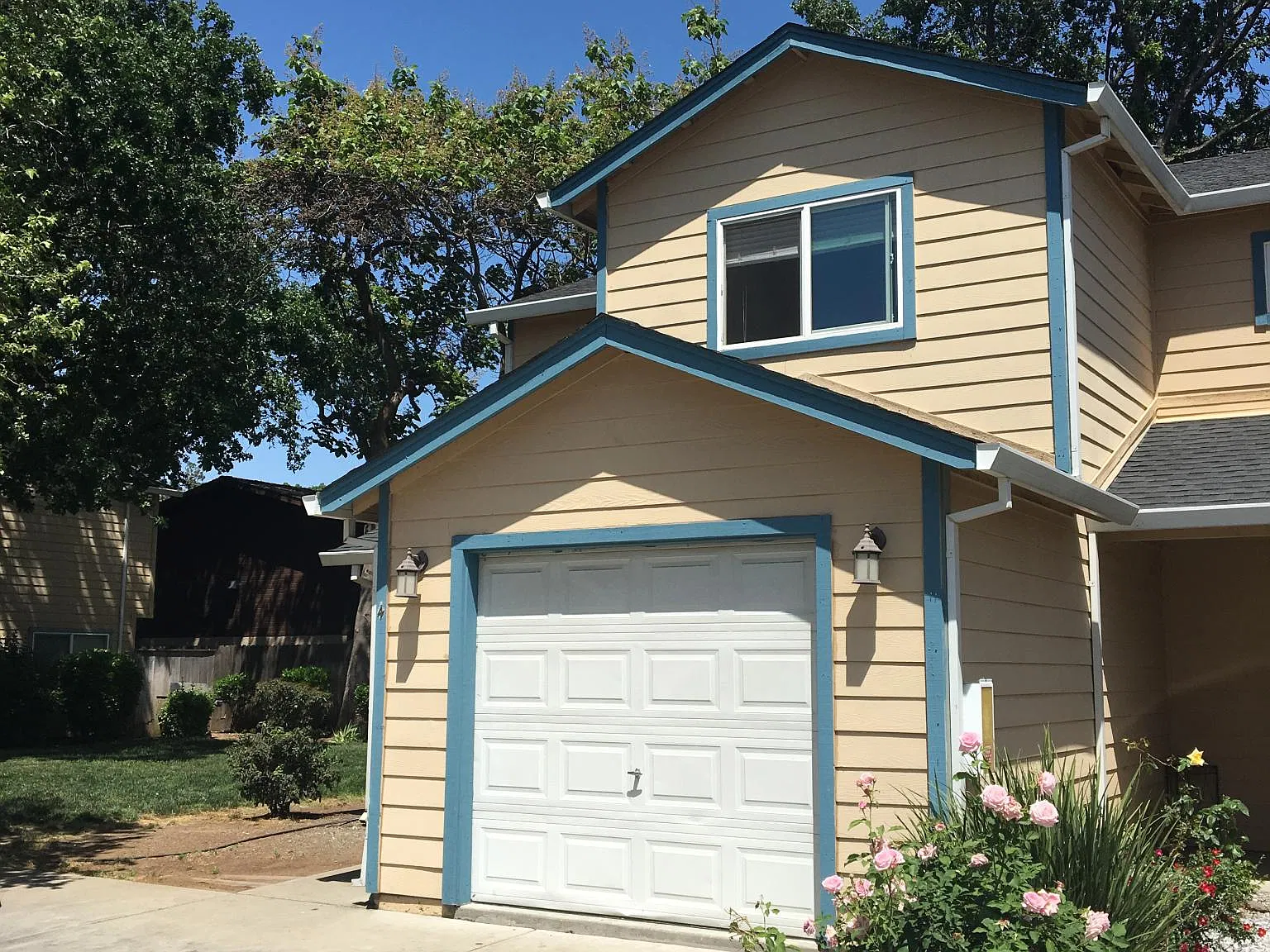 983 E Lassen Ave — Photo 3