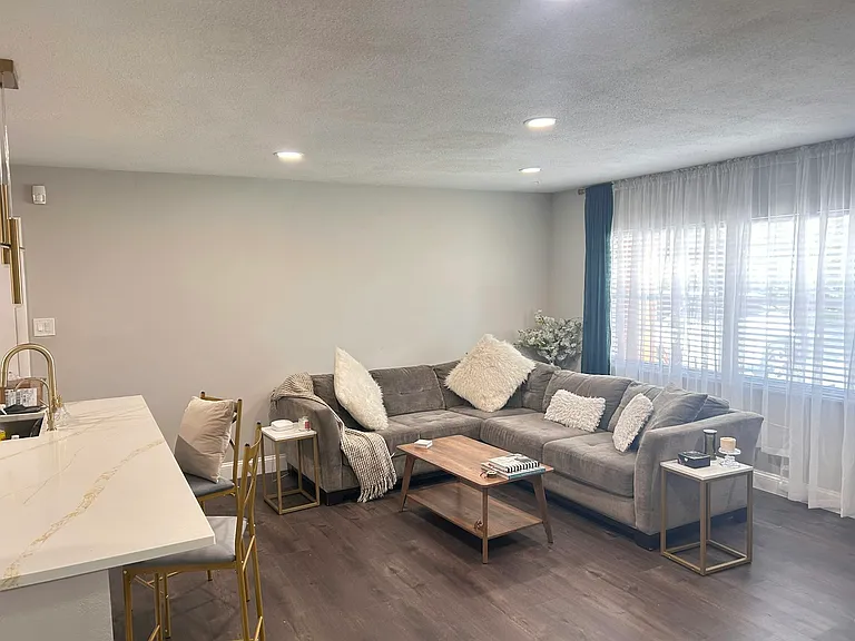 1204 E Lambright St #3 — Photo 2