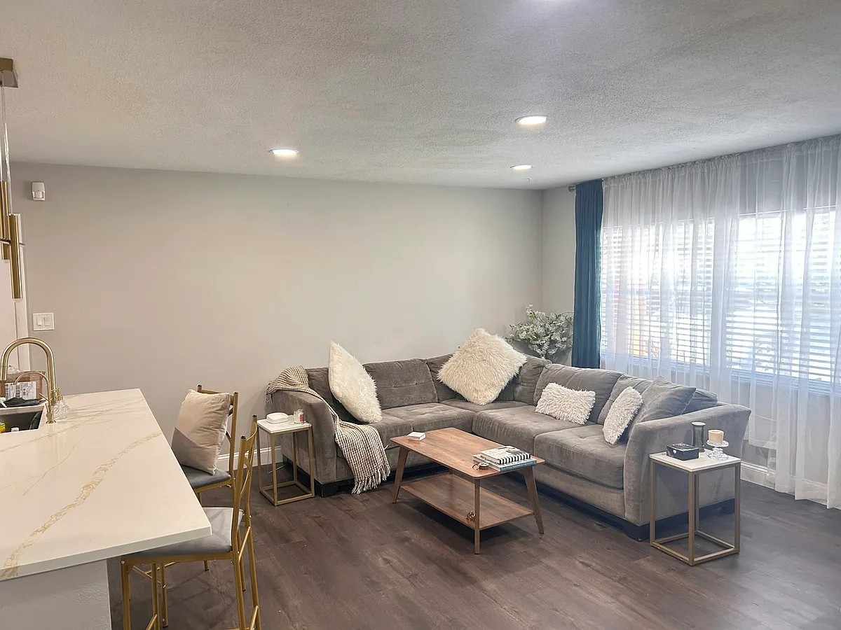 Building Photo - 1204 E Lambright St #3