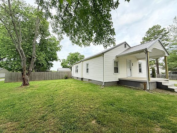 3rd image of 90 Pickering Rd