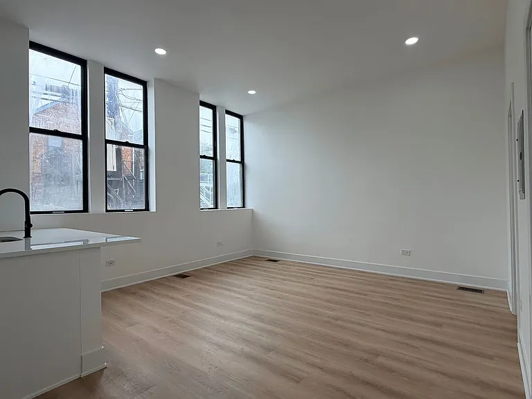 2408 S Blue Island Ave — Photo 13