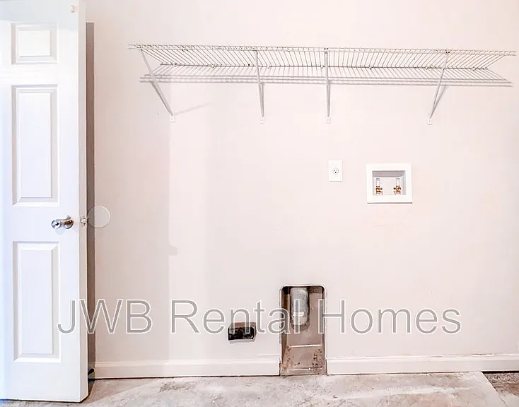 2037 Sessions Ln — Photo 10