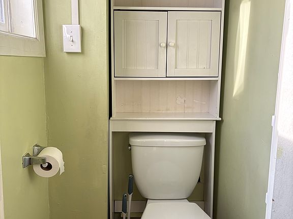5th image of 10 Glenwood Ave