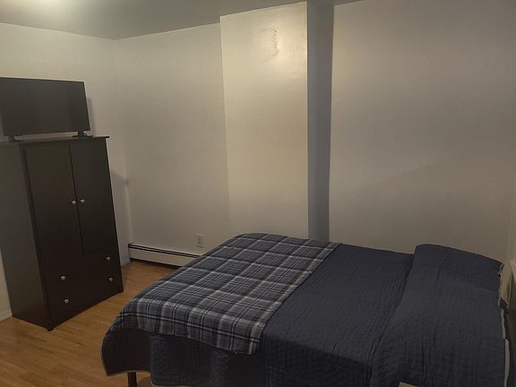 5th image of 221 Benziger Ave