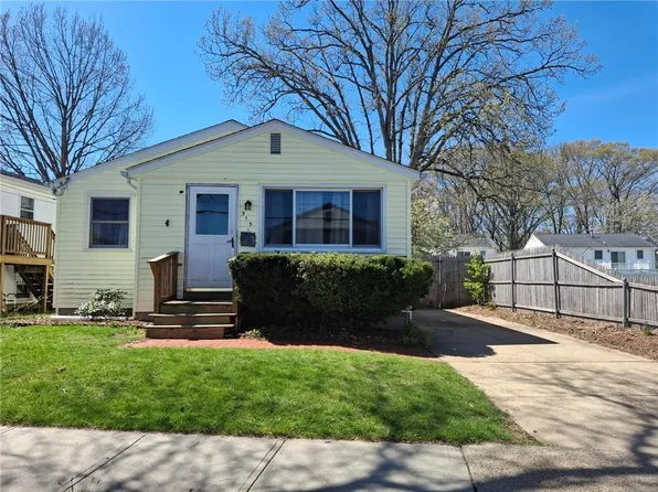 315 Grosvenor Ave, East Providence, RI 02914