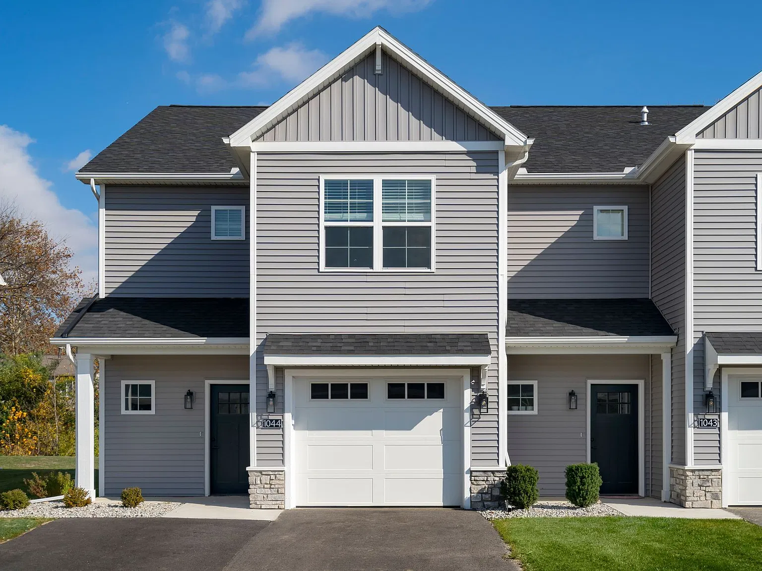 Carronade Park Townhomes — Photo 2