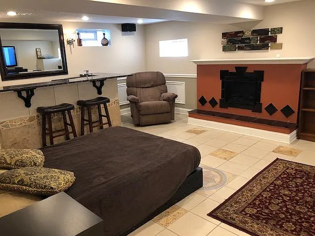 This is how the space was outfitted on 8/28/2020. It's been repainted and add'l furniture added. 
See in other photos. - Wisconsin Ave