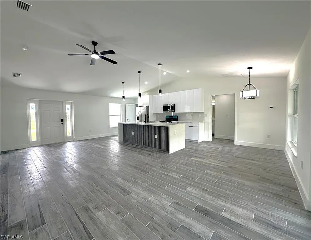 Cape Coral — Photo 2